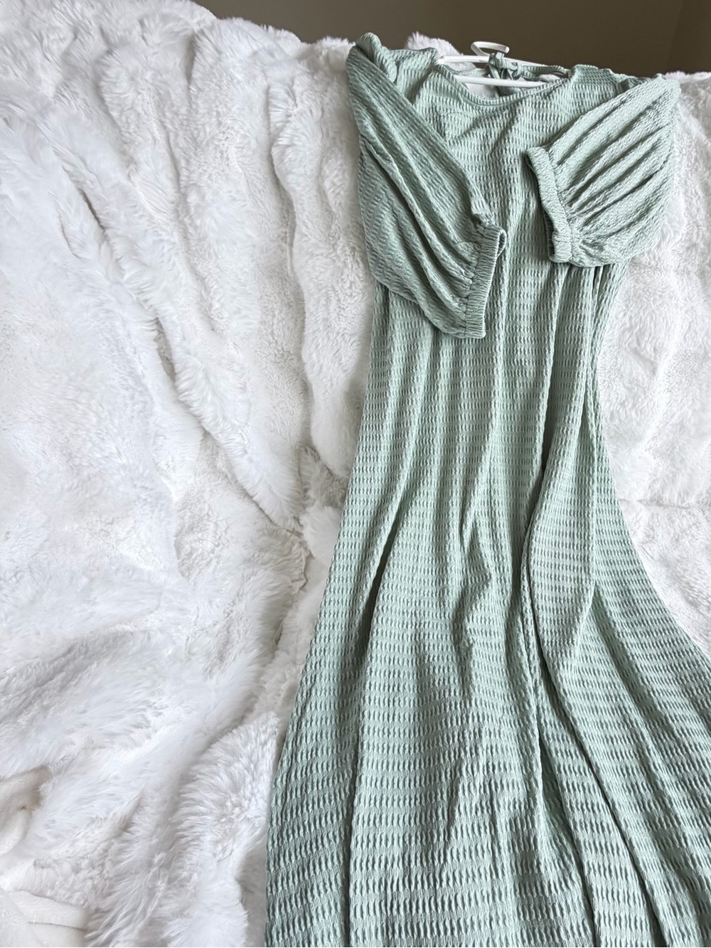 Size Medium EASEL NWT DRESS SAGE (GG4)